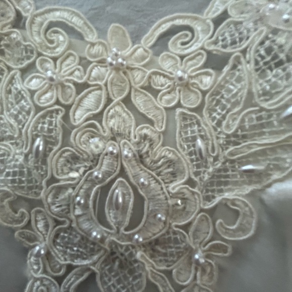 Stunning soft light ivory Dentelle negligee - NWT - size large - Picture 9 of 14